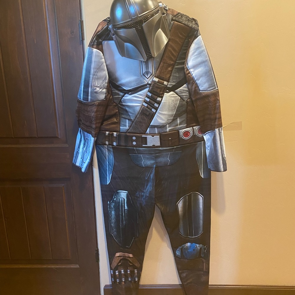 STAR WARS Deluxe Adult Mandalorian Costume, Mens Halloween Costume